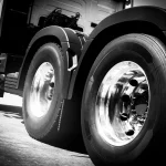 Грузовые шины и диски: выбор и эксплуатация для коммерческого транспорта